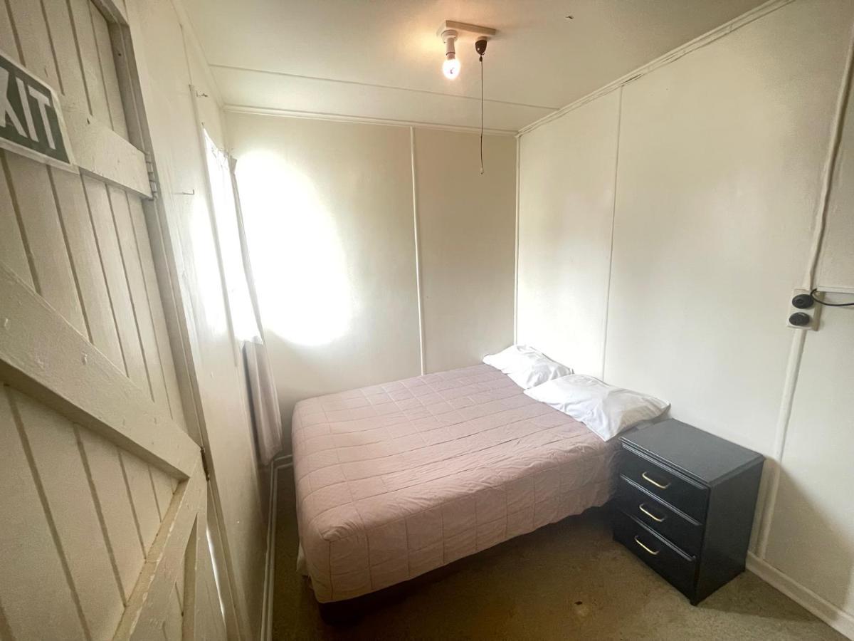 Camellia Court Family Motel