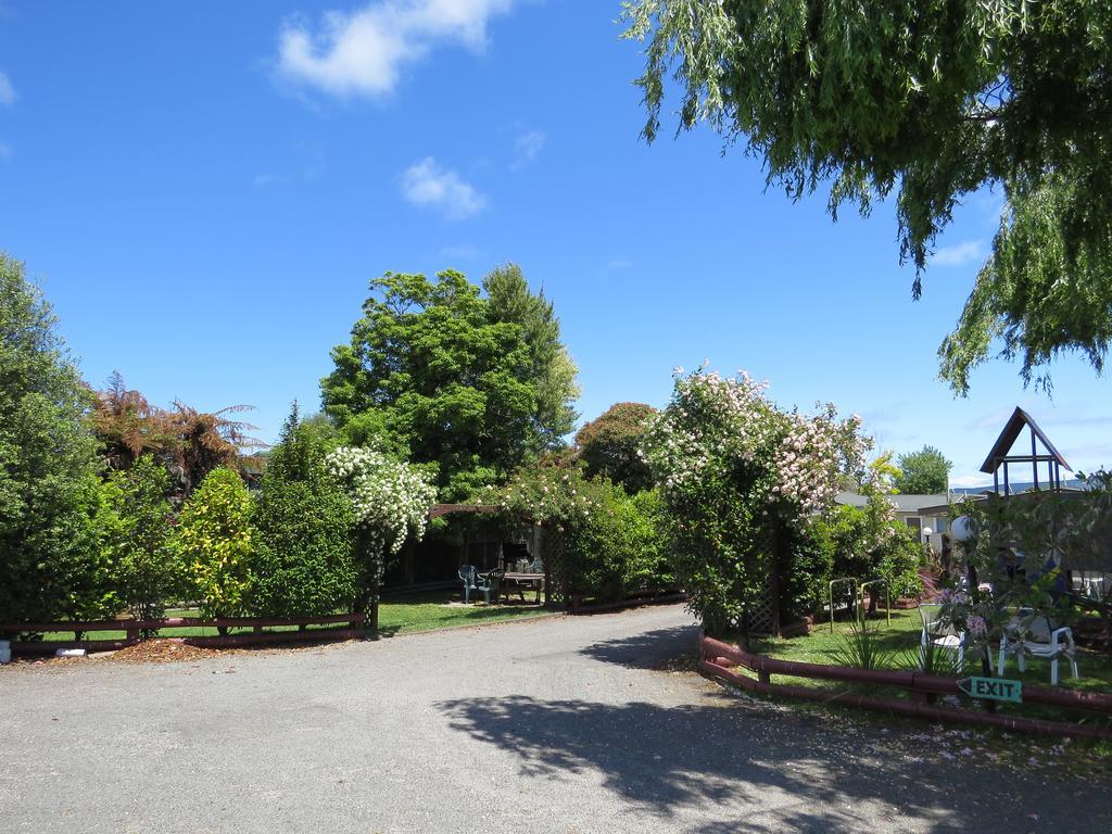 Camellia Court Family Motel