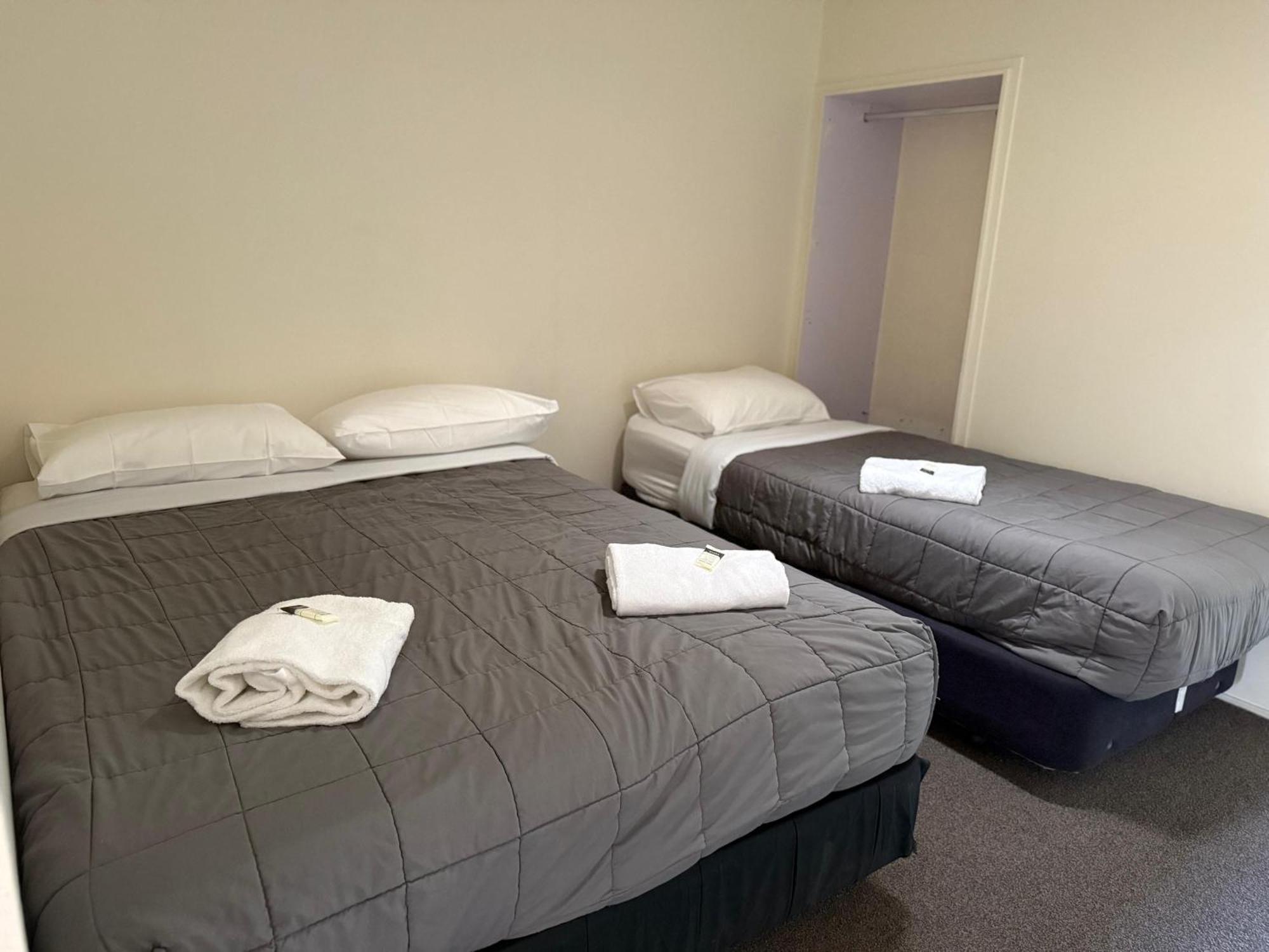 Camellia Court Family Motel