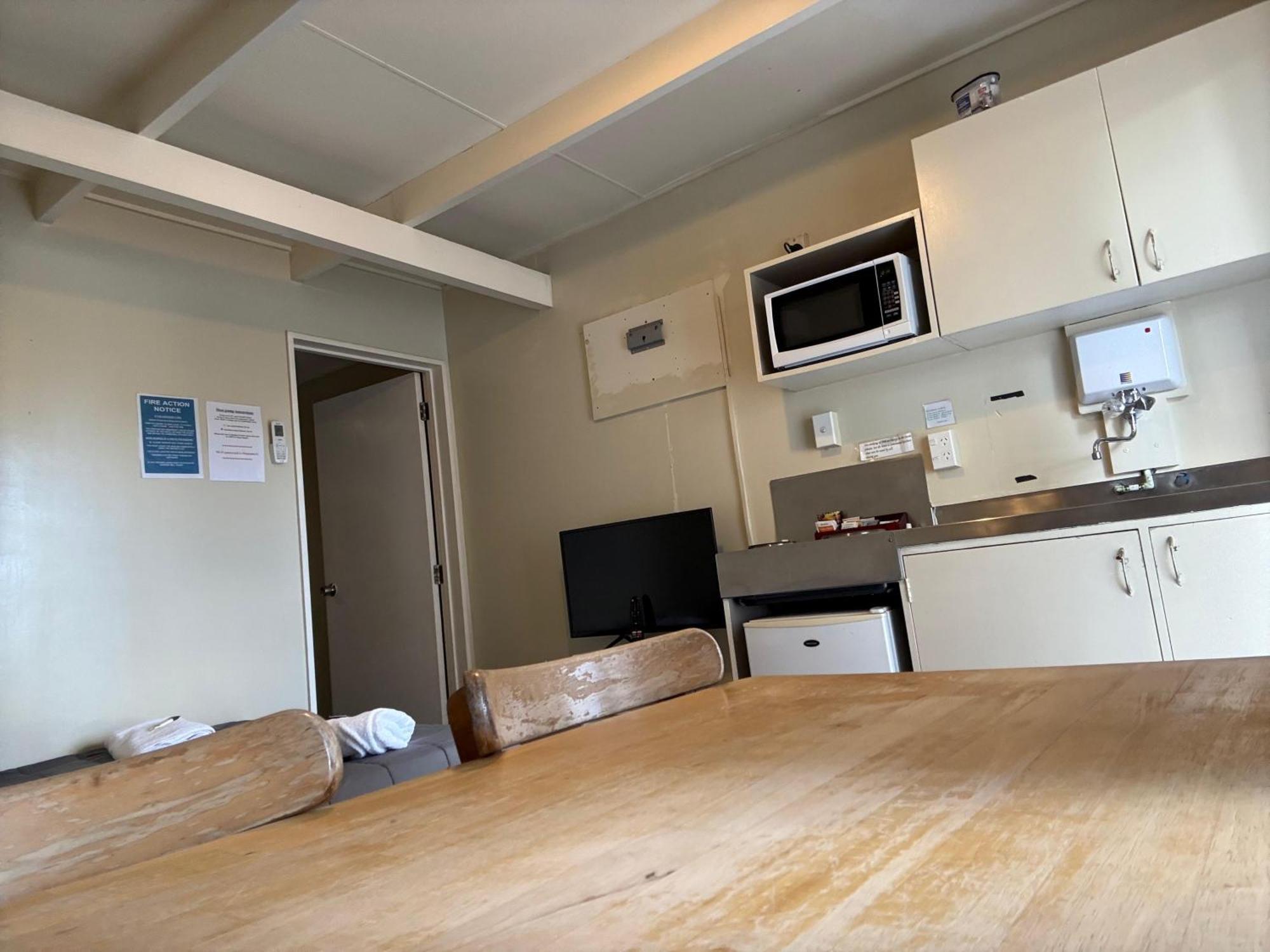 Camellia Court Family Motel 3*