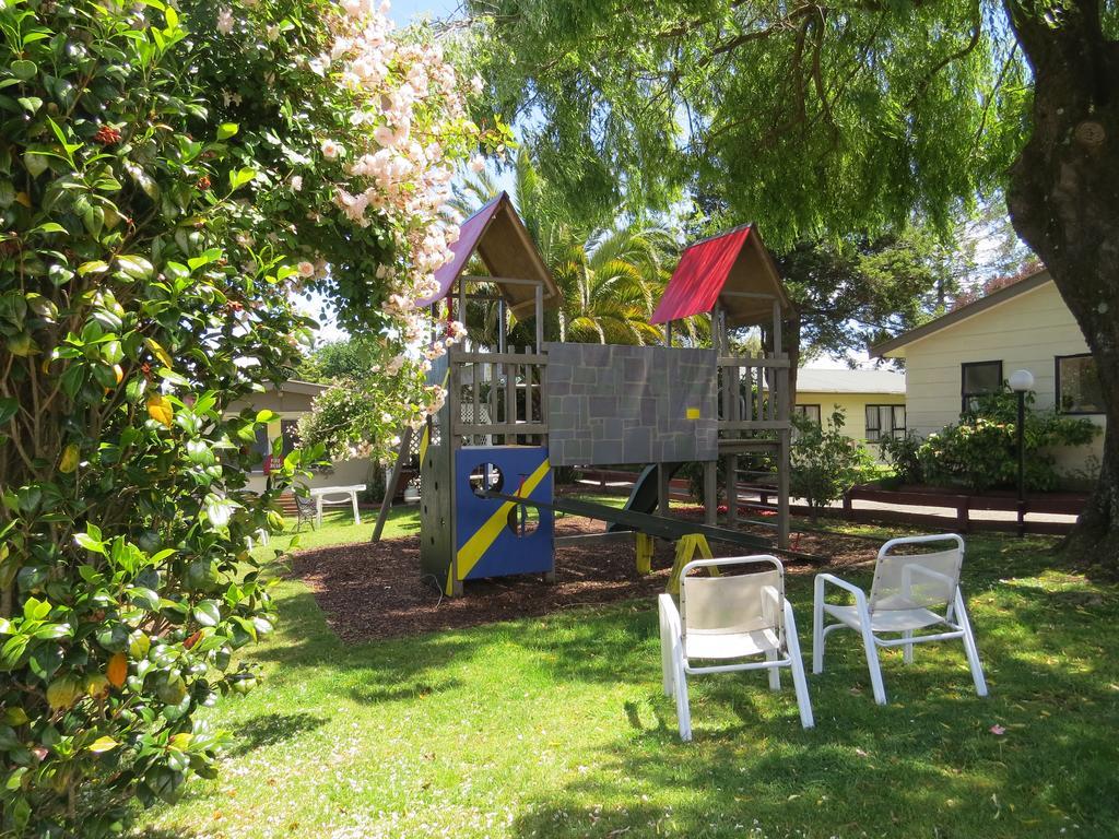 Camellia Court Family 3*