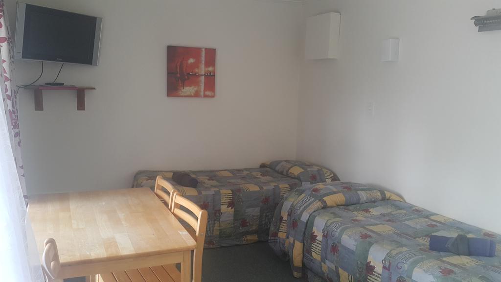Camellia Court Family Motel