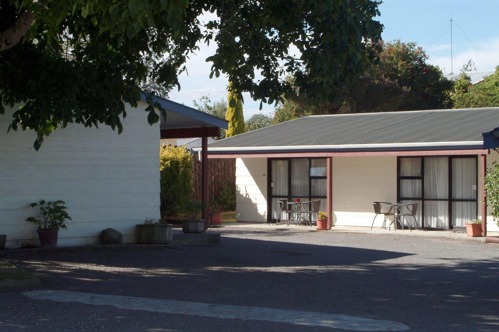 Motel Camellia Court Family 3*