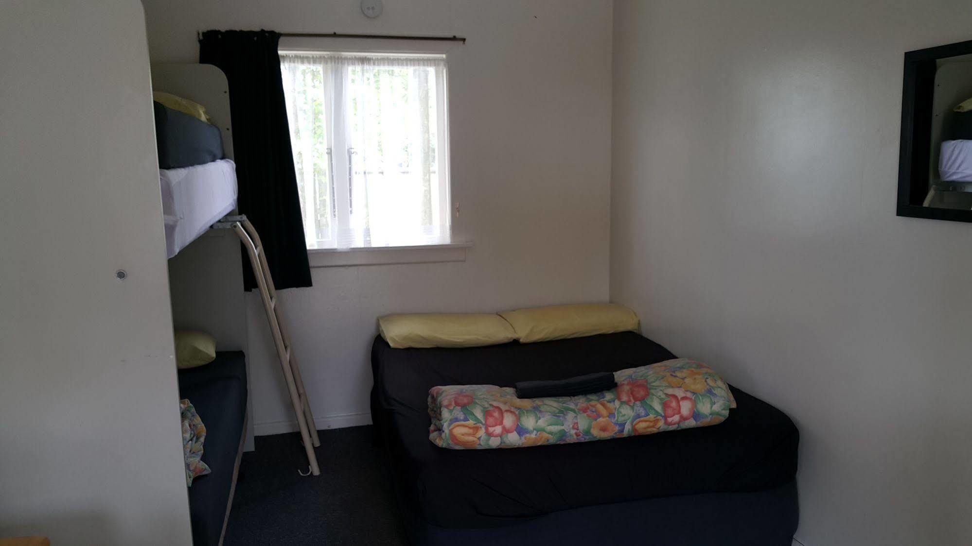 Camellia Court Family 3*
