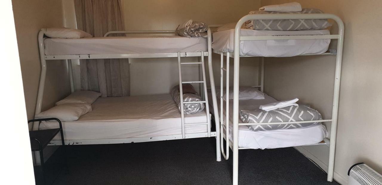 Motel Camellia Court Family 3*