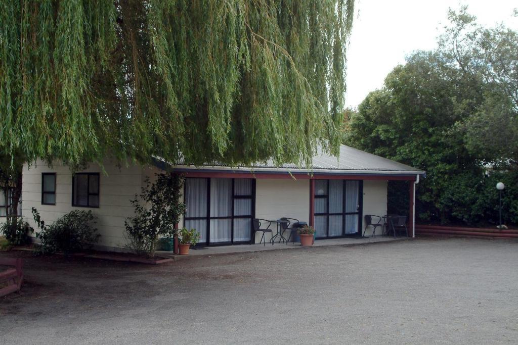 Camellia Court Family Motel
