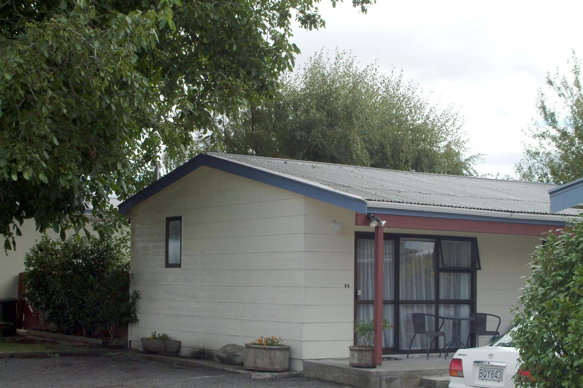 Motel Camellia Court Family