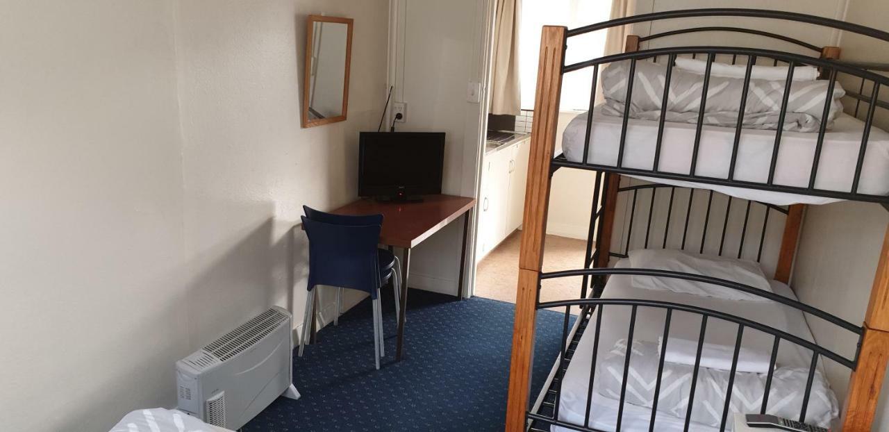 Motel Camellia Court Family 3*